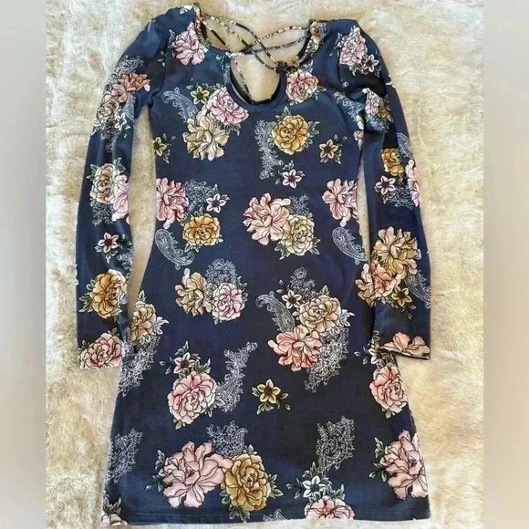 Forever 21 Women's Navy Blue and floral Dress size small - Picture 2 of 10